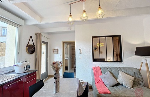 Lamalou-les-Bains Apartment | Sunny Terrace Apartment - 100m from Town Center and Thermal Baths, Pet-Friendly, A/C, WiFi