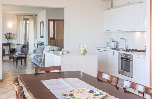 Perledo Apartment | Sunny Varenna Apartment