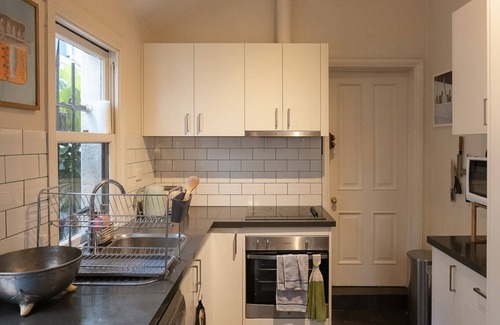 Newtown House | Sunny & Vibrant home in prime Newtown location