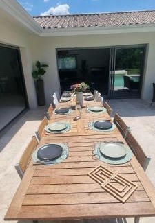 Grayan-Et-L'Hopital Villa | Sunny Villa Nature