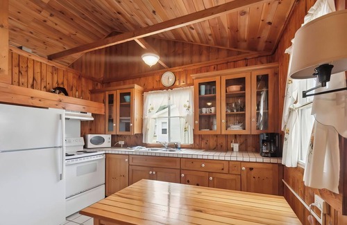 Greenbush Apartment | Sunnyside Combined 12BR 5BA Lakefront Retreat