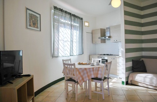 Coste House | Sunrise apartment in villa with pool