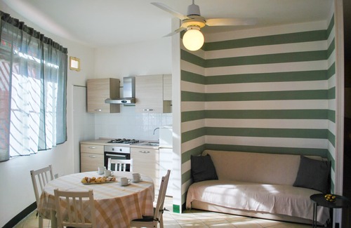 Coste House | Sunrise apartment in villa with pool