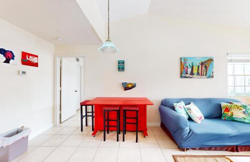 Ocean Side Village Apartment | Sunrise Beach Bliss