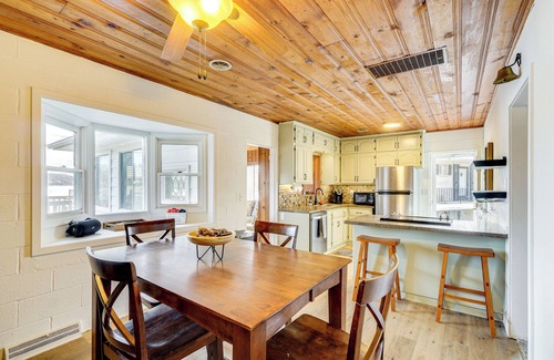 Sunrise Beach Cabin | Sunrise Beach Lake House w/Water Views & Dock!