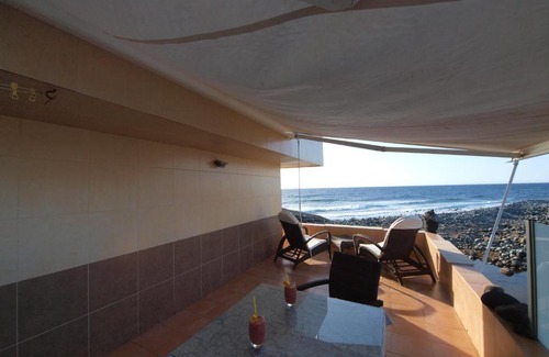 Los Gavilanes Apartment | sunrise directly at the sea
