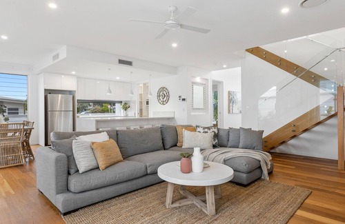 Kingscliff House | Sunrise Mansion with Pool