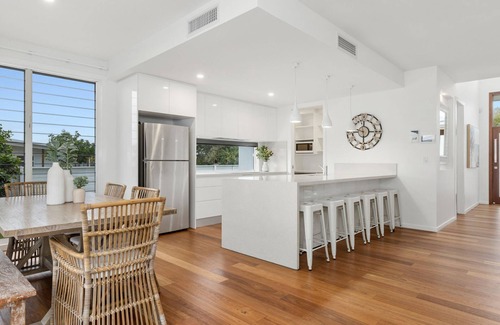 Kingscliff House | Sunrise Mansion with Pool