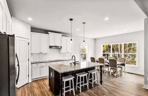 Livingston House | Sunrise on Serenity at Lake Anna