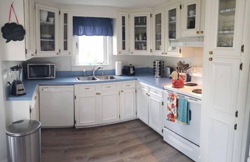 Colonial Beach House | Sunrise Waterfront Potomac Beach Haus near Two Beaches