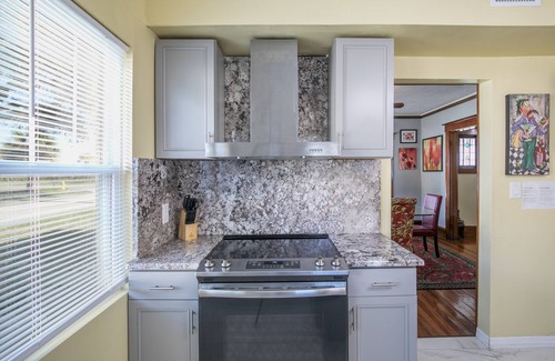 Holly Hill House | Sunrises at home near beach an hour from Orlando