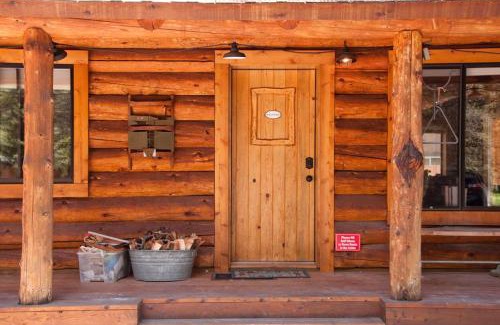 Oregon Water Wonderland House | Sunriver Log Cabin