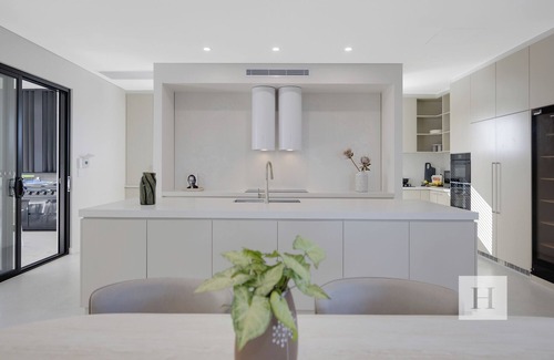 Morisset Park House | Sunset and Serenity Trinity - Luxury Lakefront Living with Relaxed Leisure