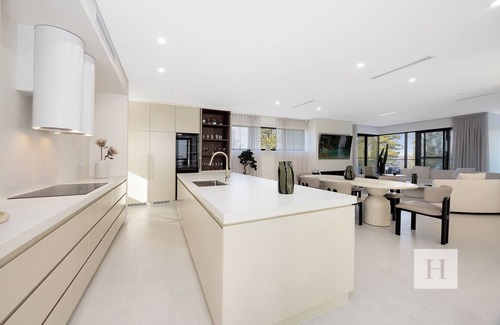 Morisset Park House | Sunset and Serenity Trinity - Luxury Lakefront Living with Relaxed Leisure