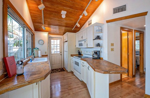 Monroe County House | Sunset Beach Hideaway *Private Beach* *Jacuzzi*