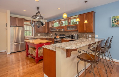 Swanton House | Sunset Cove | Dog Friendly, Lakefront, Dock!