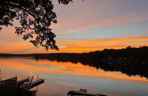 Lake Pocotopaug House | Sunset Cove
