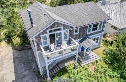 Manzanita House | Sunset Crest MCA 50608 - Meredith Lodging
