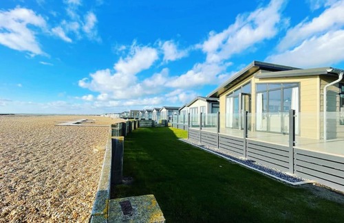 Selsey House | Sunset Lodge, On The Beach, Panoramic Views, Pure Luxury