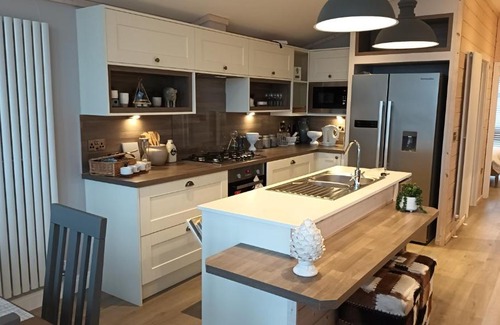 Selsey House | Sunset Lodge, On The Beach, Panoramic Views, Pure Luxury