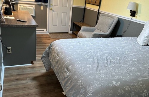 St Ignace Hotel | Sunset Motel at Armand's Gardens