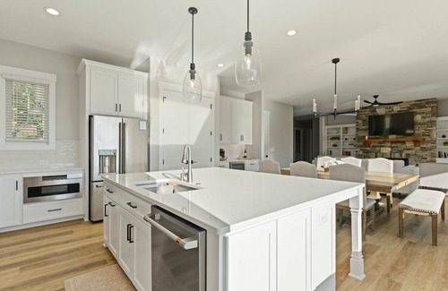 Lake Norman of Catawba House | Sunset Retreat at the Lake | Sleeps 24 | Pool