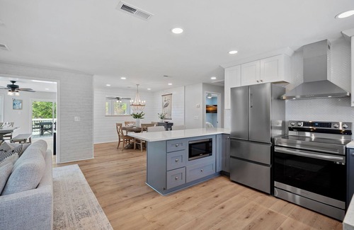 Lake Norman of Catawba House | Sunset Retreat at the Lake | Sleeps 24 | Pool