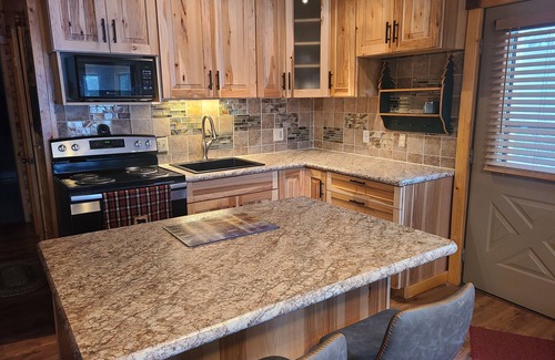 Remer Cabin | Sunset Shores Northwoods Retreat! Luxurious Cabin awaits You and yours.