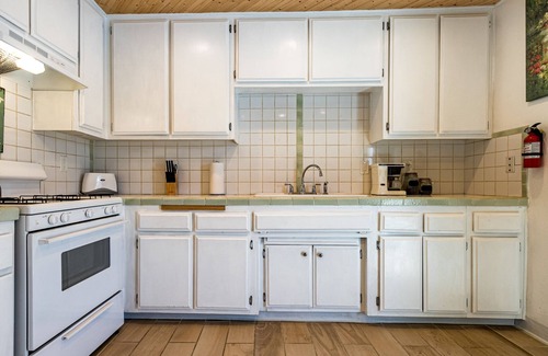 Joshua Tree House | "Sunset Skyline" Enjoy tranquil majestic views at this swanky Joshua Tree escape