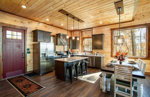 Sevierville House | Sunset Summit - Pool, Theater Room, Games, & VIEWS