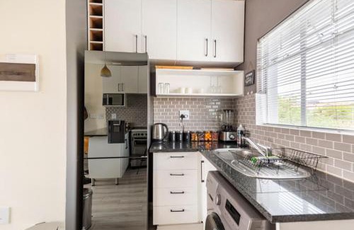 Centurion Apartment | Sunset View Apartment with Free Secure Parking in Central Location