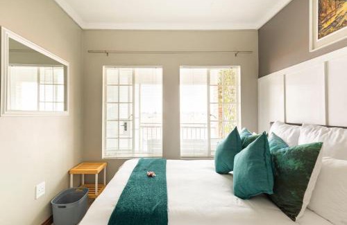Centurion Apartment | Sunset View Apartment with Free Secure Parking in Central Location