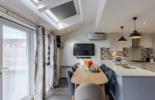 Wednesbury House | Sunset View-luxury 2-bed House Near Birmingham