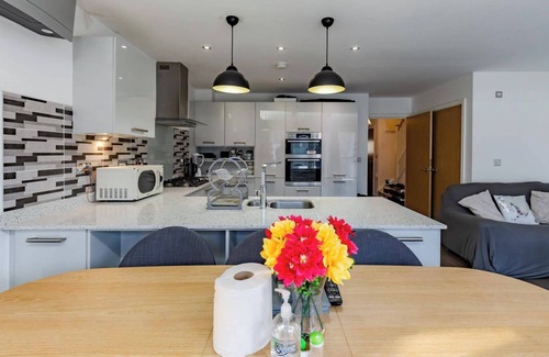 Wednesbury House | Sunset View-luxury 2-bed House Near Birmingham