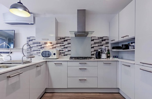 Wednesbury House | Sunset View-luxury 2-bed House Near Birmingham
