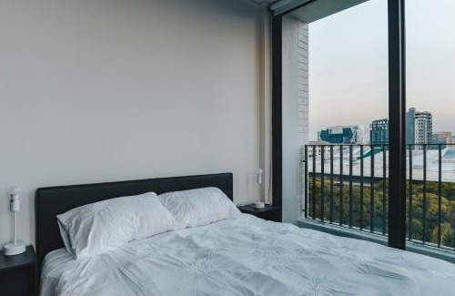 Greater Johannesburg Metropolitan Area Apartment | Sunset View Modern Apartment
