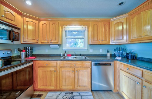 East Ellijay House | Sunset View – Scenic 3 BDR w/Game Room, Close to Downtown & Pet-Friendly!