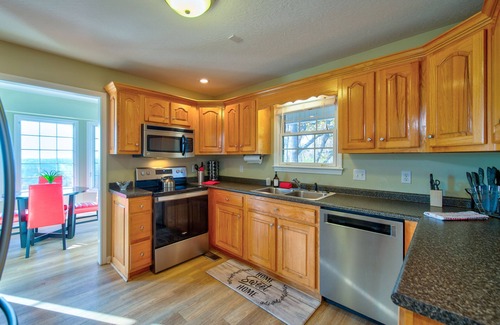 East Ellijay House | Sunset View – Scenic 3 BDR w/Game Room, Close to Downtown & Pet-Friendly!