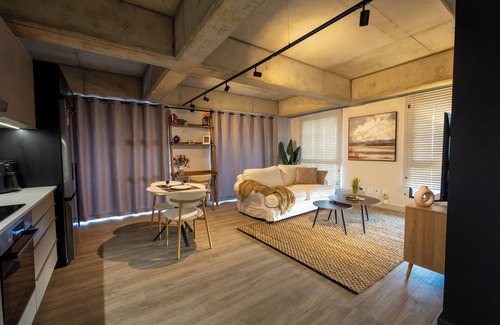Sandown Apartment | Sunset Views- King Bed - Workspace- Sandton