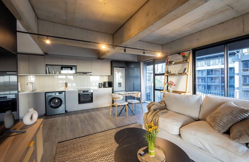 Sandown Apartment | Sunset Views- King Bed - Workspace- Sandton