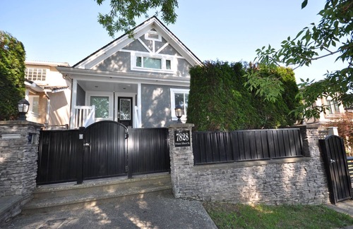 Sunset House | Sunset Views Luxurious 3 Bedroom Castle Home