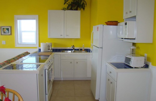 Marathon Villa | Sunset Villas - Affordable Open Waterfront Accommodations with Dockage & Ramp