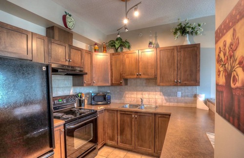 North End Condo | Sunset Waterfront Resort by KelownaGo