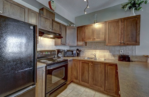 North End Condo | Sunset Waterfront Resort by KelownaGo