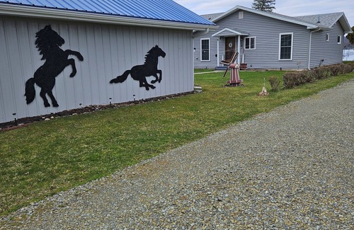 Bradford House | Sunsets In The Cove-Previously "Family Lake Memories Made Here"