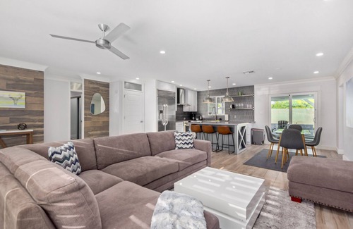 Camelback East House | Sunsets on 11th by AvantStay | Resort-Style Pool + Hot Tub | Game Room