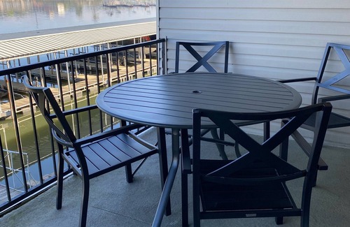 Lake Hamilton House | "Sunsets on Hamilton" Lakefront Condo!