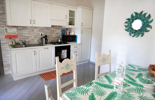 Olbia Cottage | Sunshine cottage a few steps from the sea