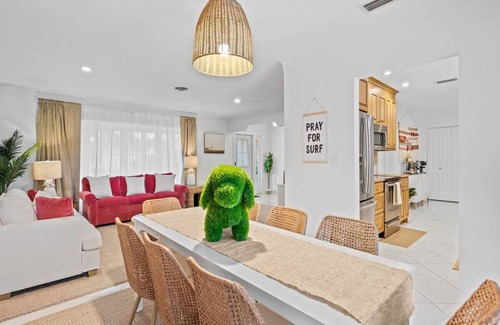 Coral Ridge Isles House | Sunshine Retreat ~ Waterfront~Pool~Paddle Boards