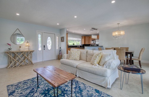 Deerfield Beach House | Sunshine Villa Paradise - 4 min to the Beach with Heated Pool